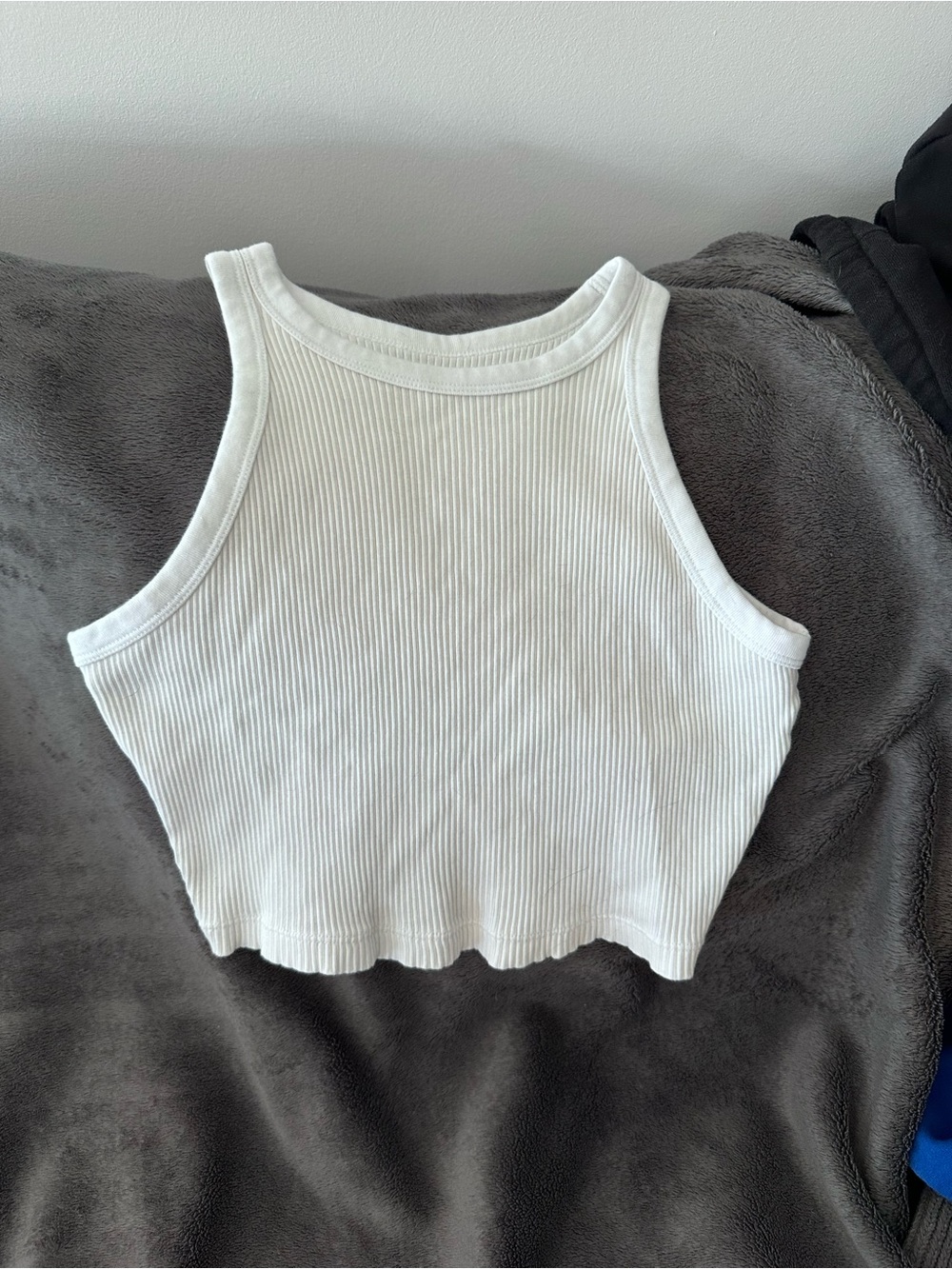UNIQLO Women’s White Ribbed Crop Tank Top - Classic Racerback